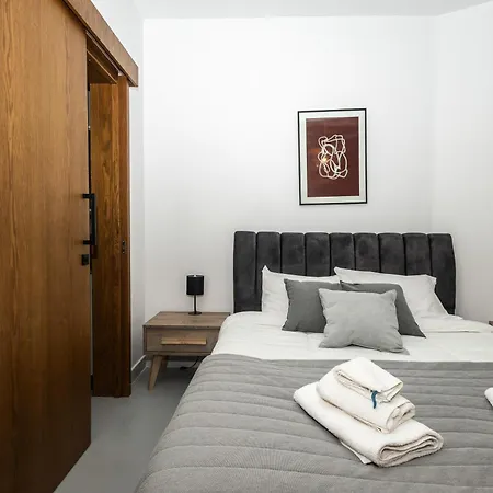 Molos Luxury Sea View *