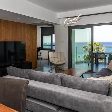 Molos Luxury Sea View *