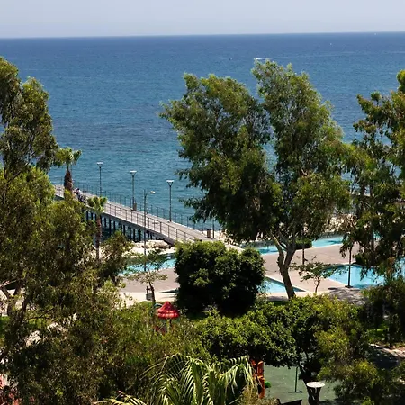 Molos Luxury Sea View *